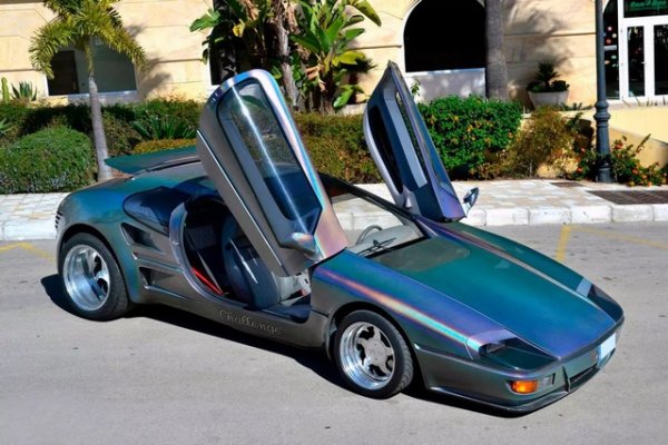 Sbarro Challenge III е базиран на Porsche 911 Turbo със задно разположен двигател от серия 930. Зад втория ред седалки е монтиран модифициран боксер 3.3 с 400 к.с. и 530 Нм.

С безалтернативна петстепенна &bdquo;механика&ldquo; Challenge III ускорява до 100 км/ч за 4,8 секунди и може да развива до 320 км/ч. Но не всички пуснати версии са супермощни. Поне един клиент поискал версия с атмосферния 3.2 V6 от Porsche 911 Carrera от 1988 г.